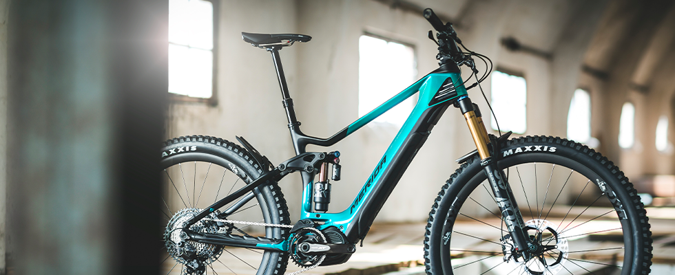 The Merida E-One Sixty in black and teal